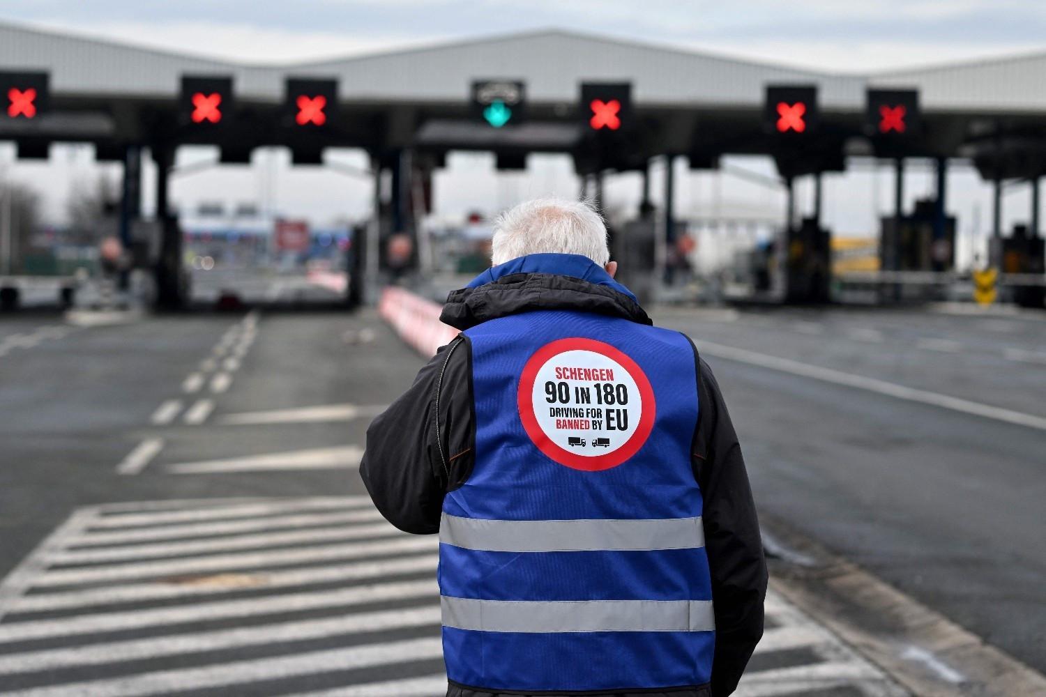Truckers' Balkan border blockade over EU rules continues