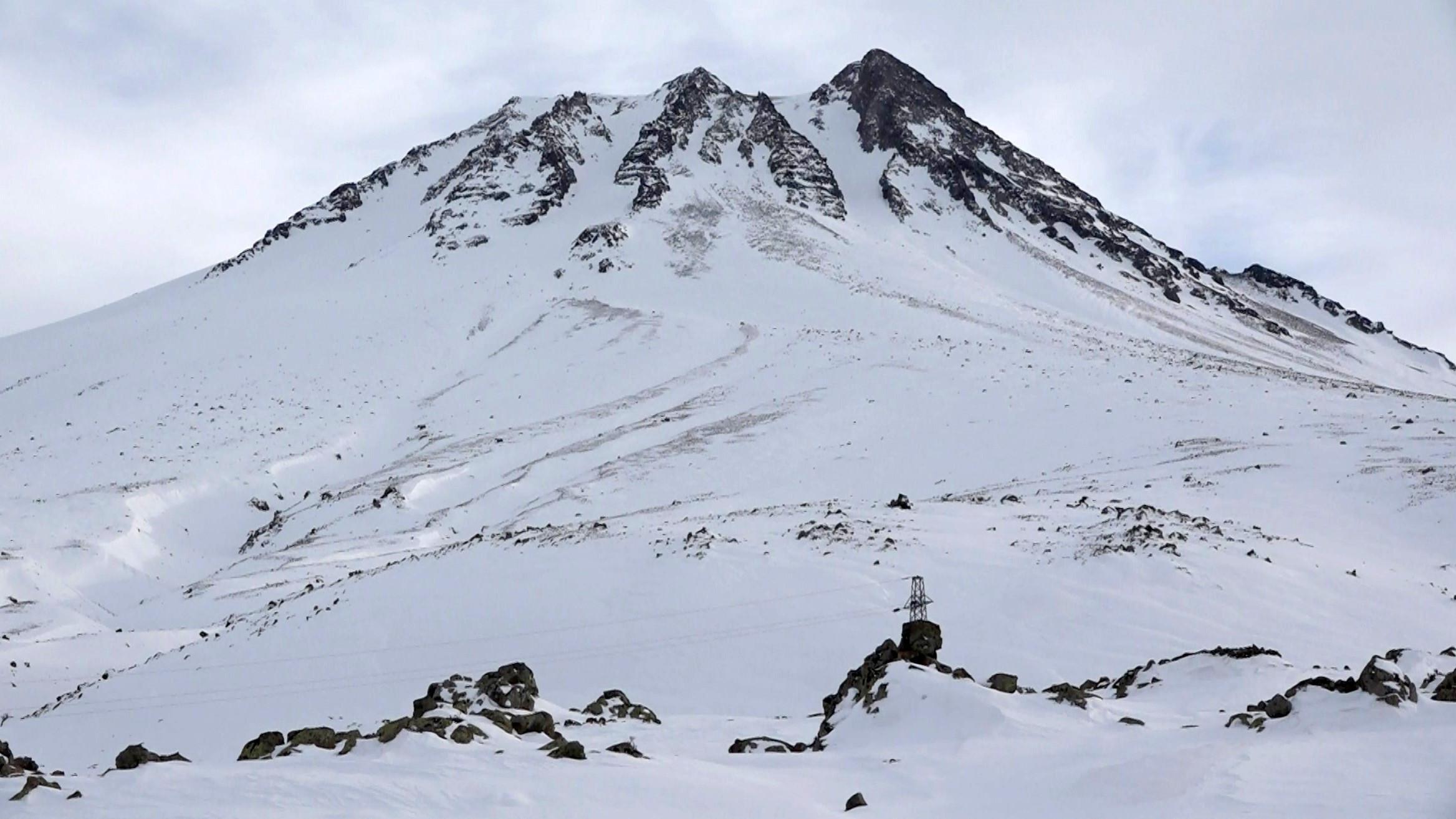 Mount Hasan returns to calm after brief post-quake stirring