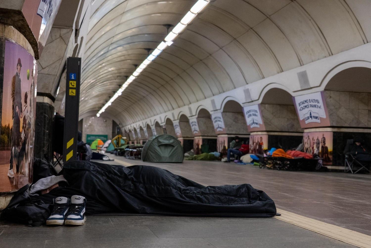 Russia resumes strikes on freezing Ukrainian capital ahead of talks