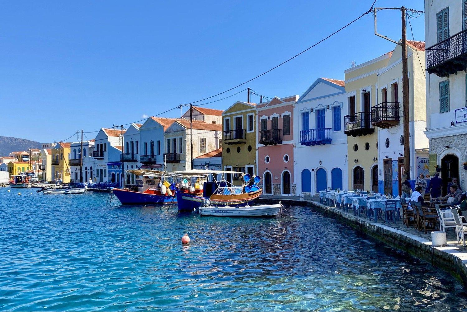 More than 1.1 mln Turkish travelers sail to Greek islands