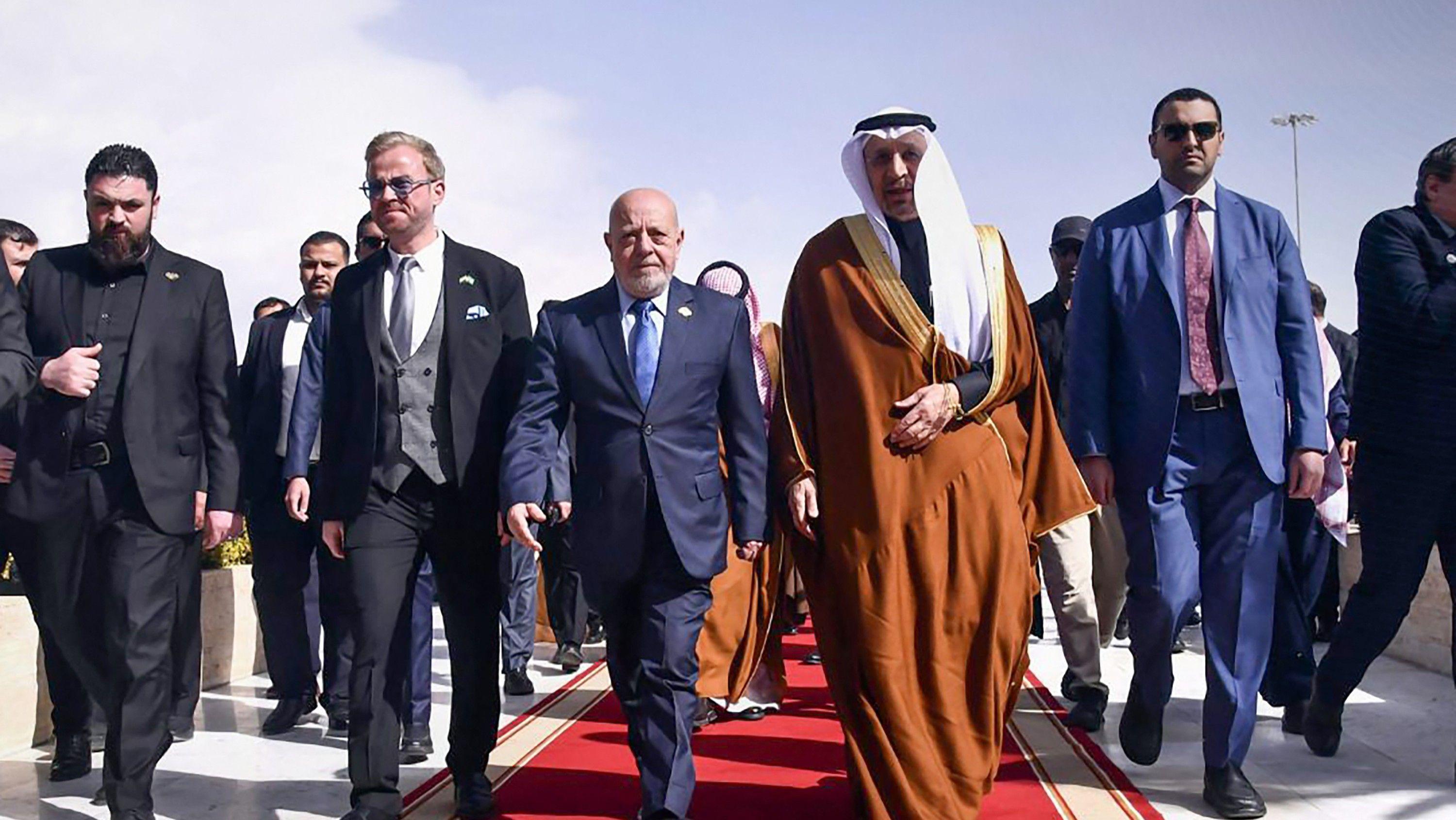 Syria, Saudis sign joint airline and telecommunications deals