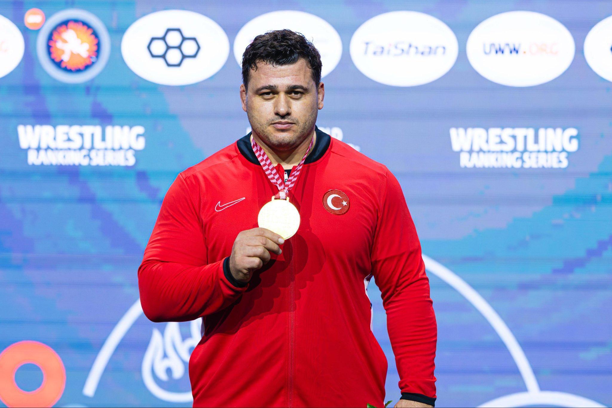 Veteran wrestler Kayaalp wins gold on return after suspension lifted