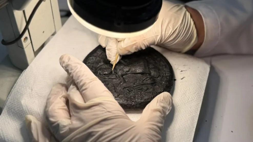 Breads depicting Jesus conserved after two years