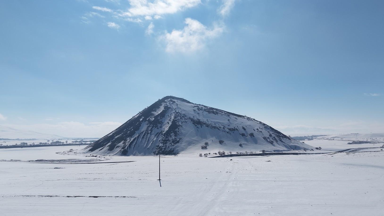 Snow-covered Pyramid captivates visitors