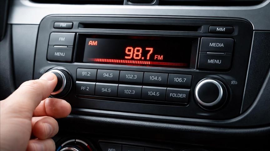 Turkish people spend 1 hour 40 minutes daily on radio, study shows
