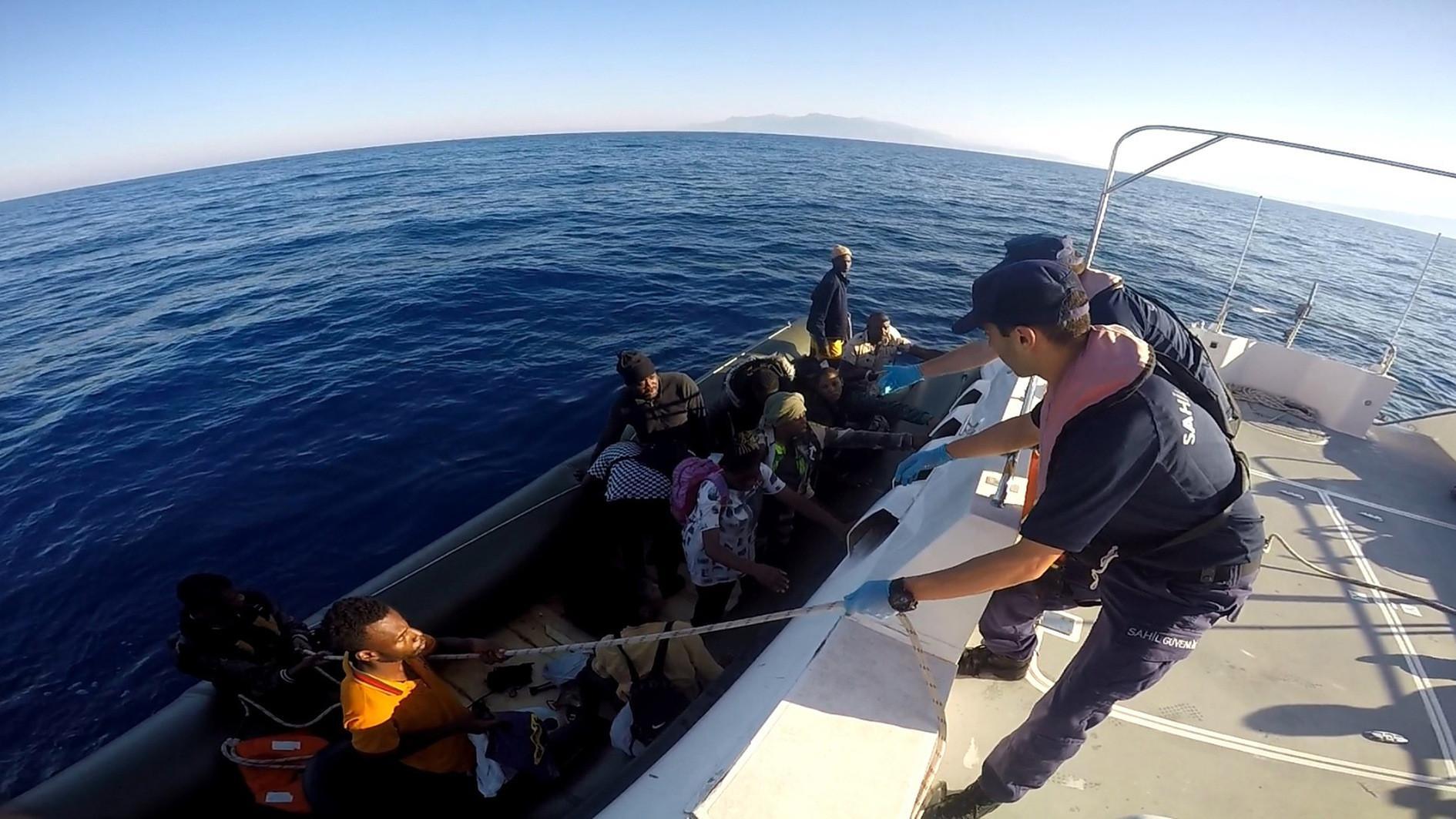 Over 7,000 migrants rescued in Turkish waters last year