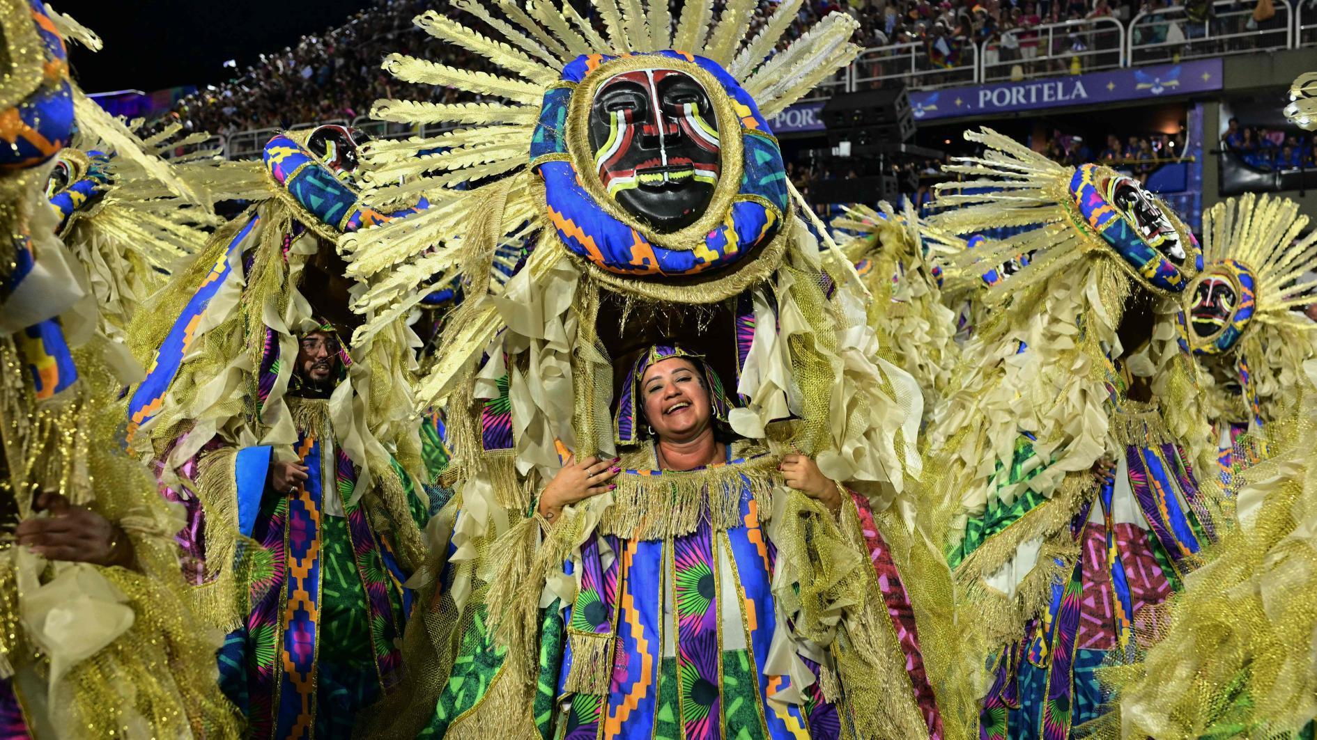 Rio Carnival parades kick off with divisive ode to Lula