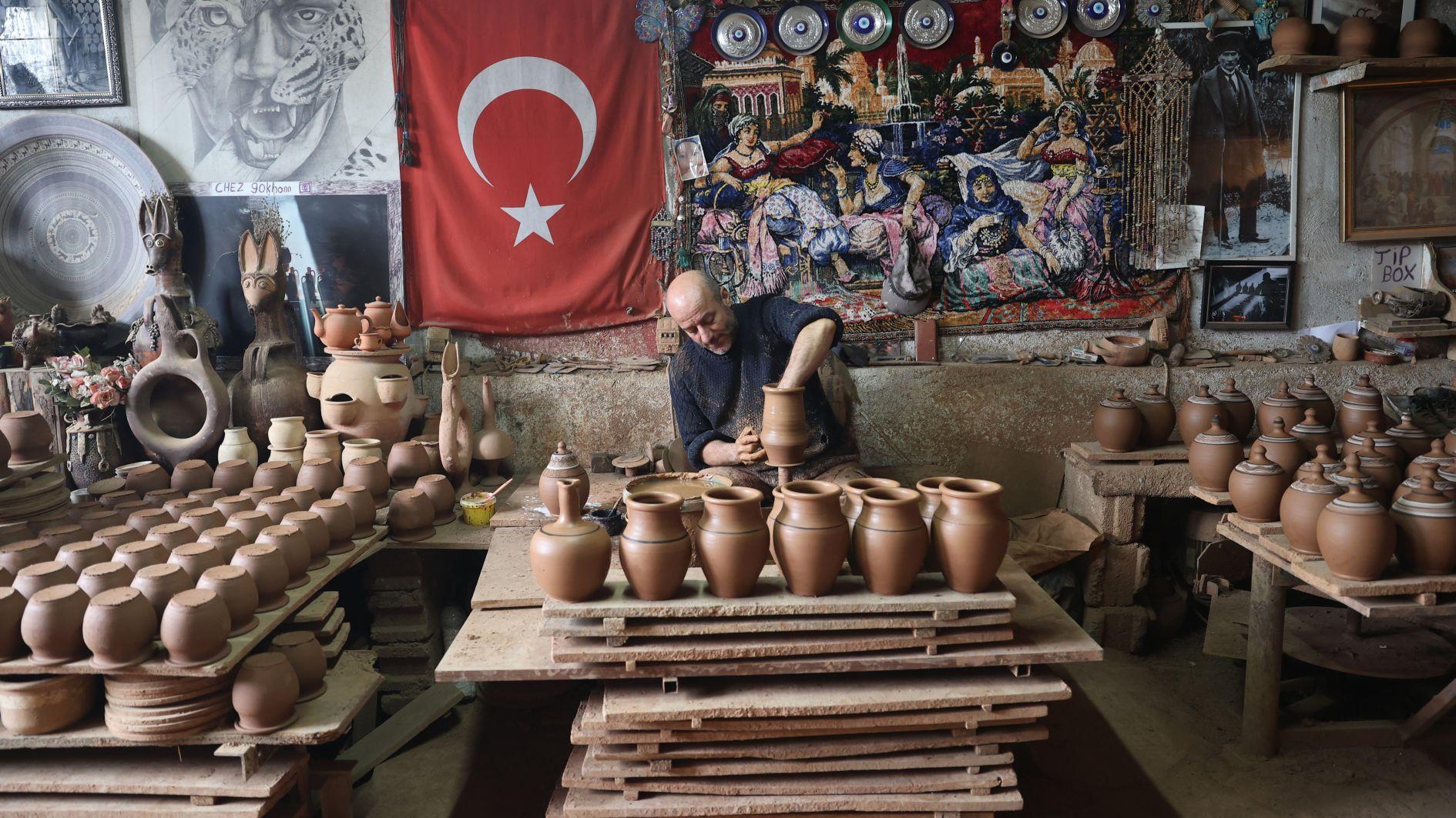 Family in Avanos keeps centuries-old pottery tradition alive