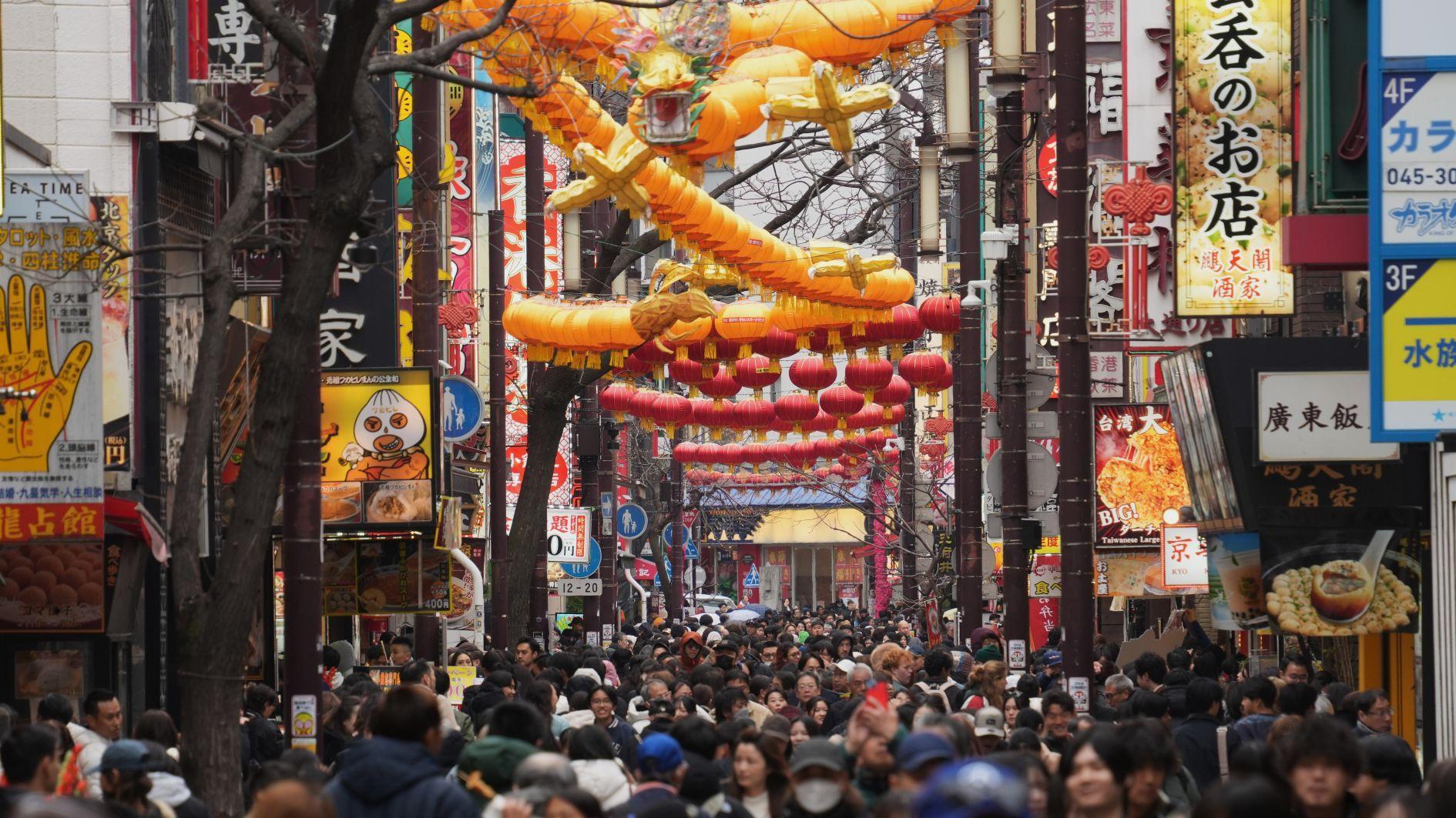 Chinese visitors to Japan slump as spat rumbles on