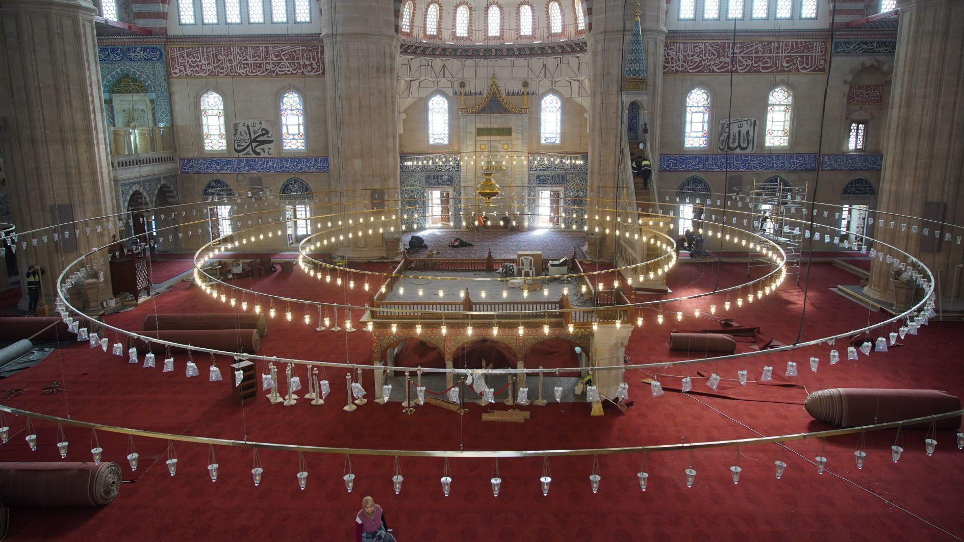 Special carpet produced for Selimiye Mosque