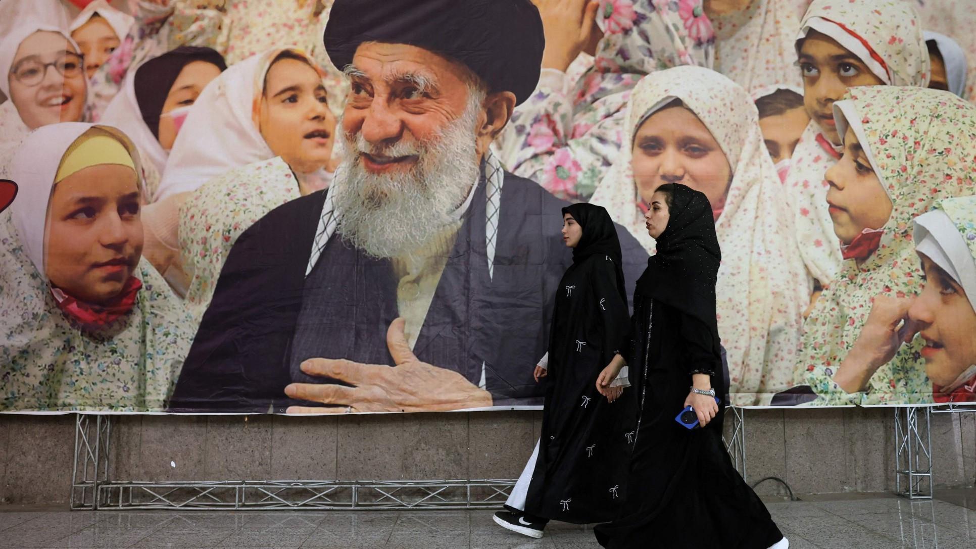 Iran vows to defend itself but sees diplomatic solution to US standoff