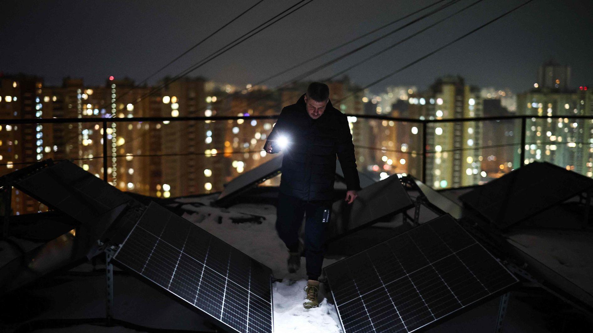 Kiev locals pool together for solar panels, batteries