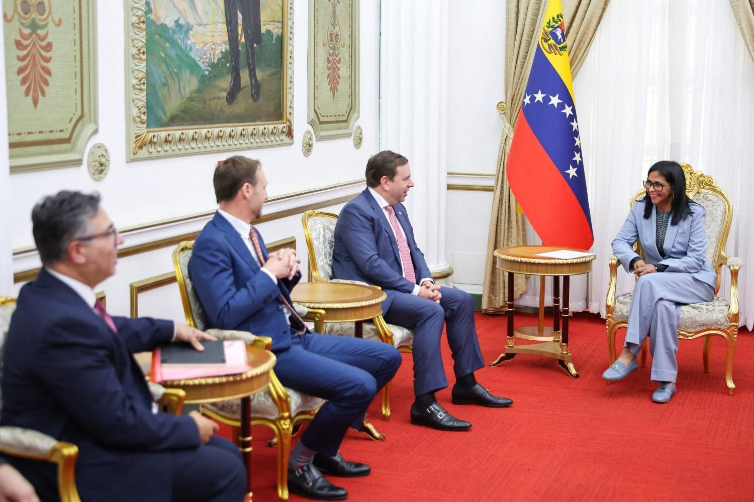 Shell executives visit Venezuela to discuss gas project