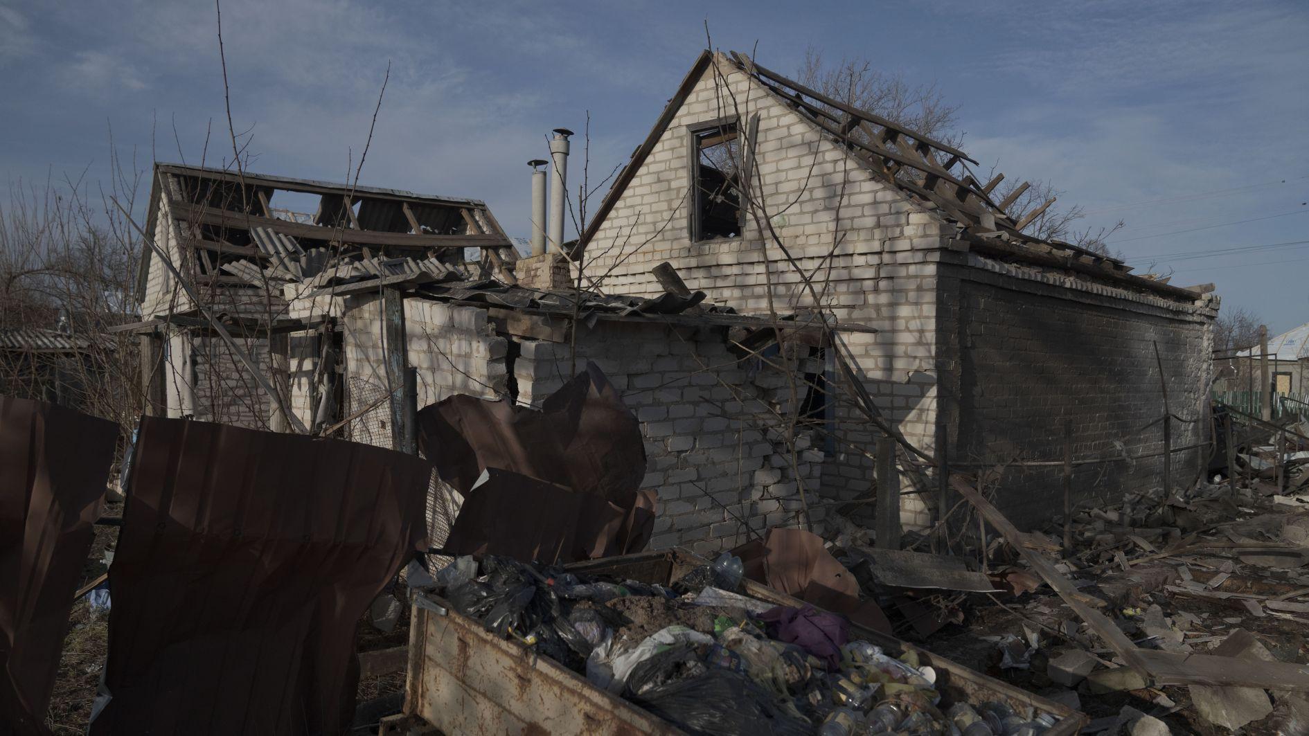 Russian strikes kills one in east Ukraine