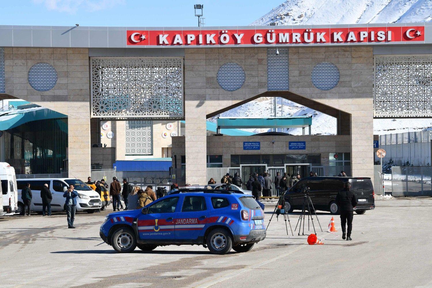Türkiye-Iran border gates open for cargo, day trips suspended: Trade Minister