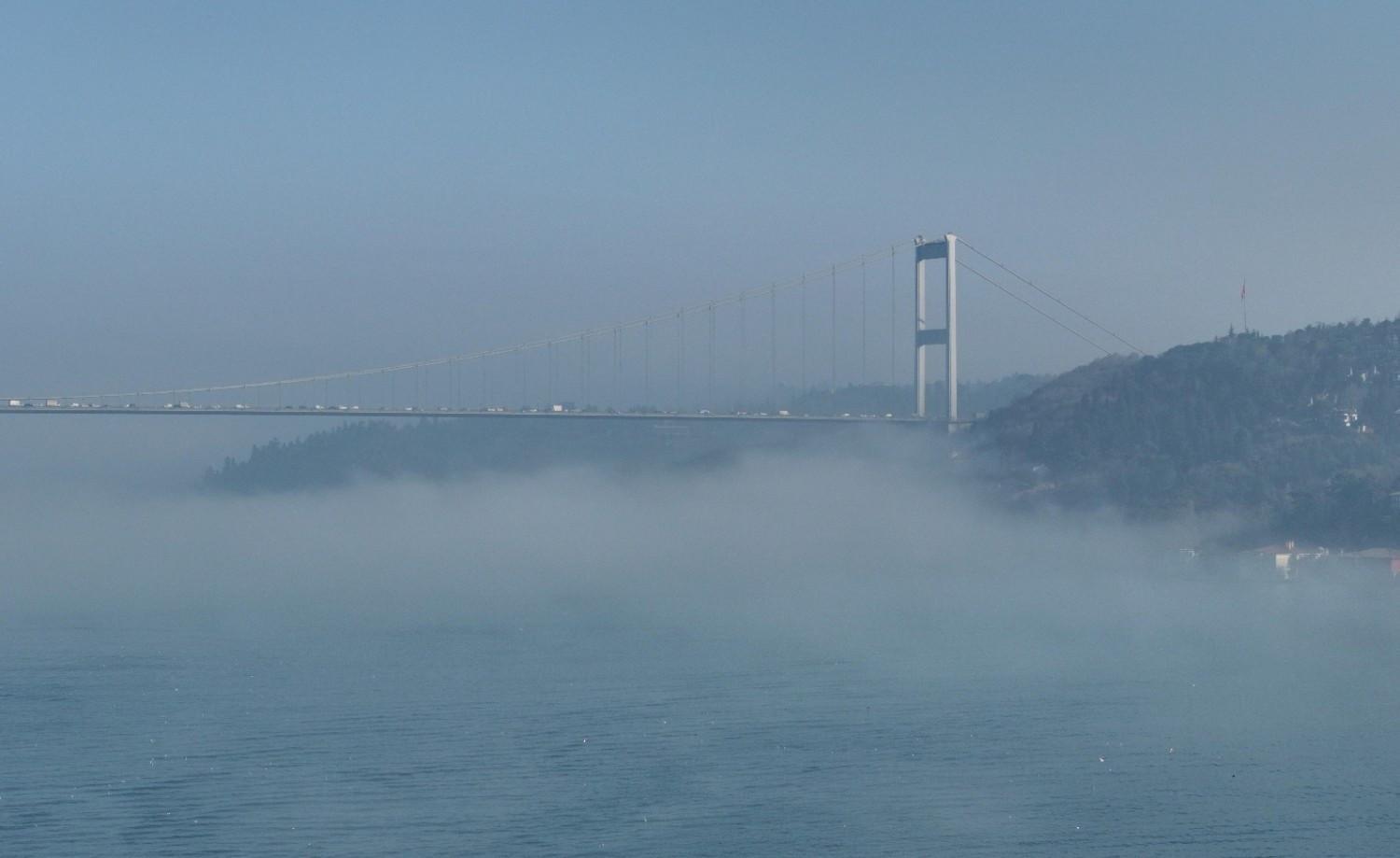 Thick fog paralyzes transportation across Istanbul