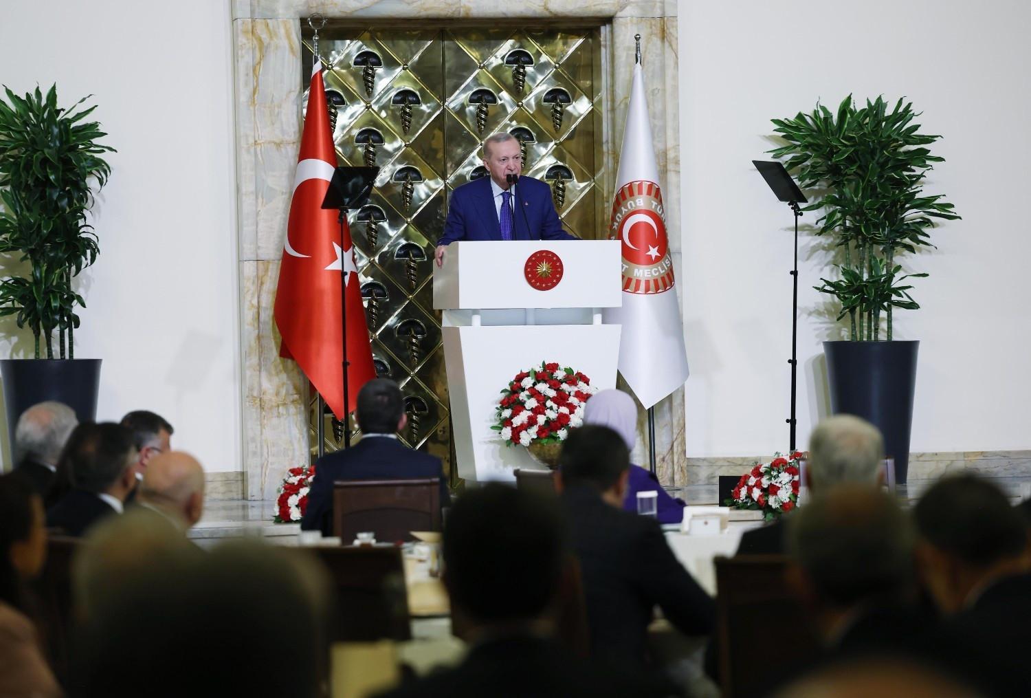 Erdoğan says Türkiye backs peace as world order 'cracks'