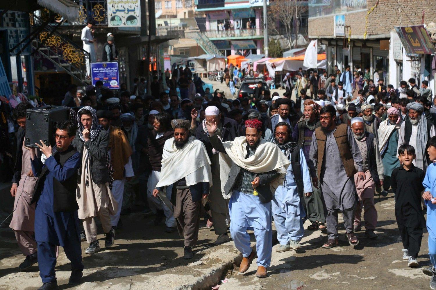 Afghans rally against Pakistan and civilian casualties