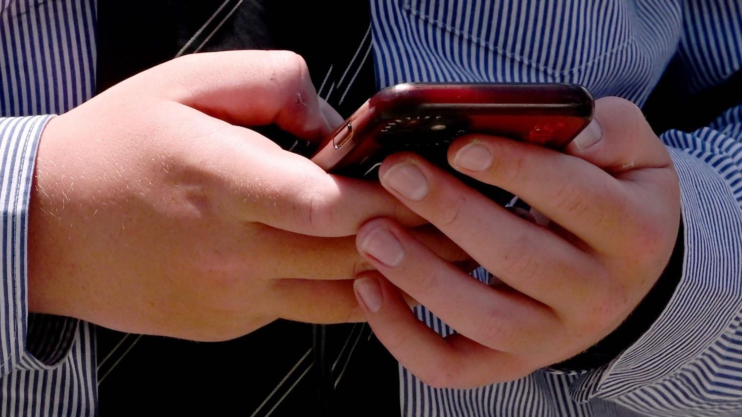 Long-awaited bill to restrict social media for under-15s in parliament for vote