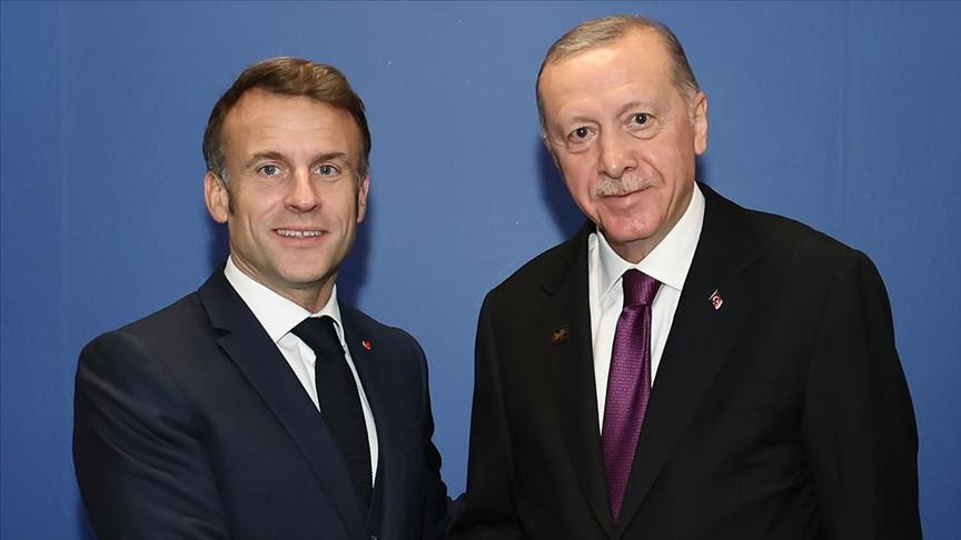 Erdoğan discusses need for increased defense ties in NATO with French counterpart