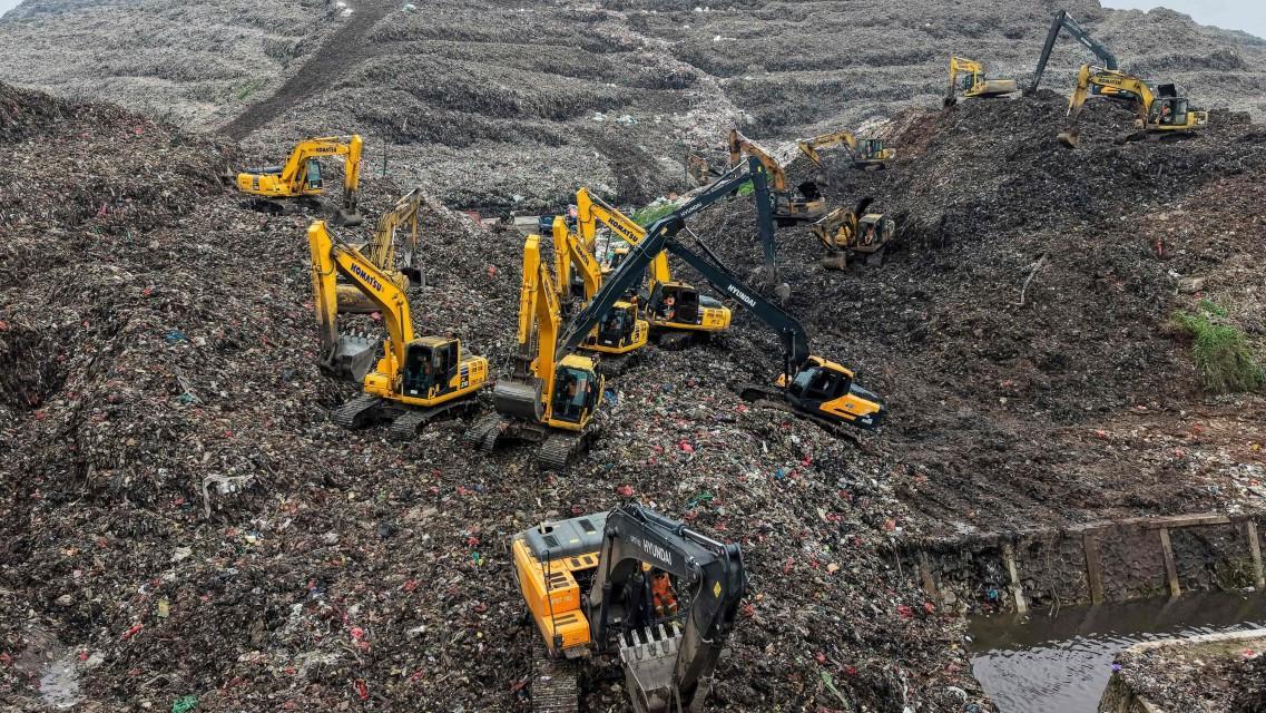 Indonesia landfill collapse kills four