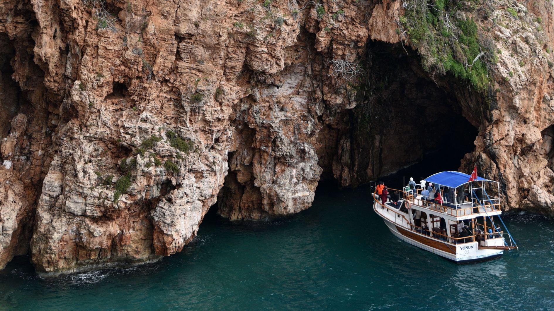 Cave tours threaten endangered monk seals in Antalya