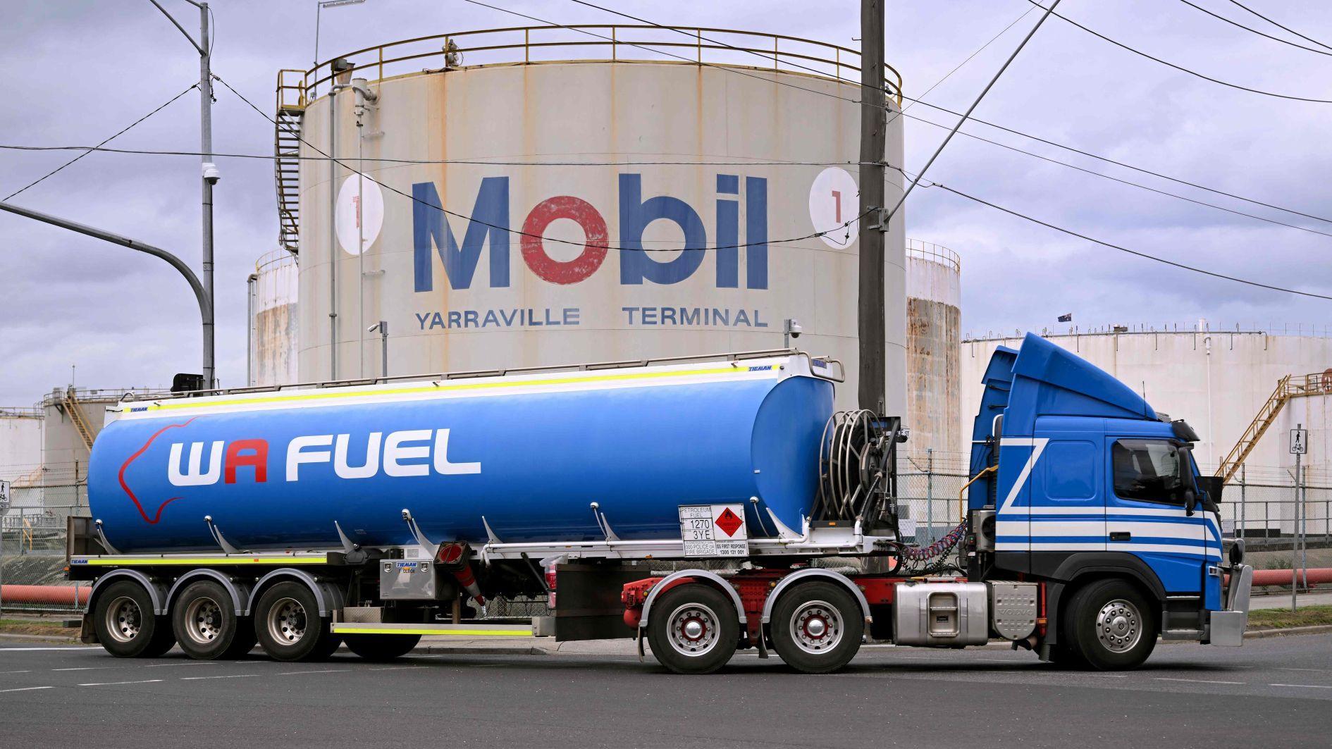 Oil market stays volatile despite stockpile release