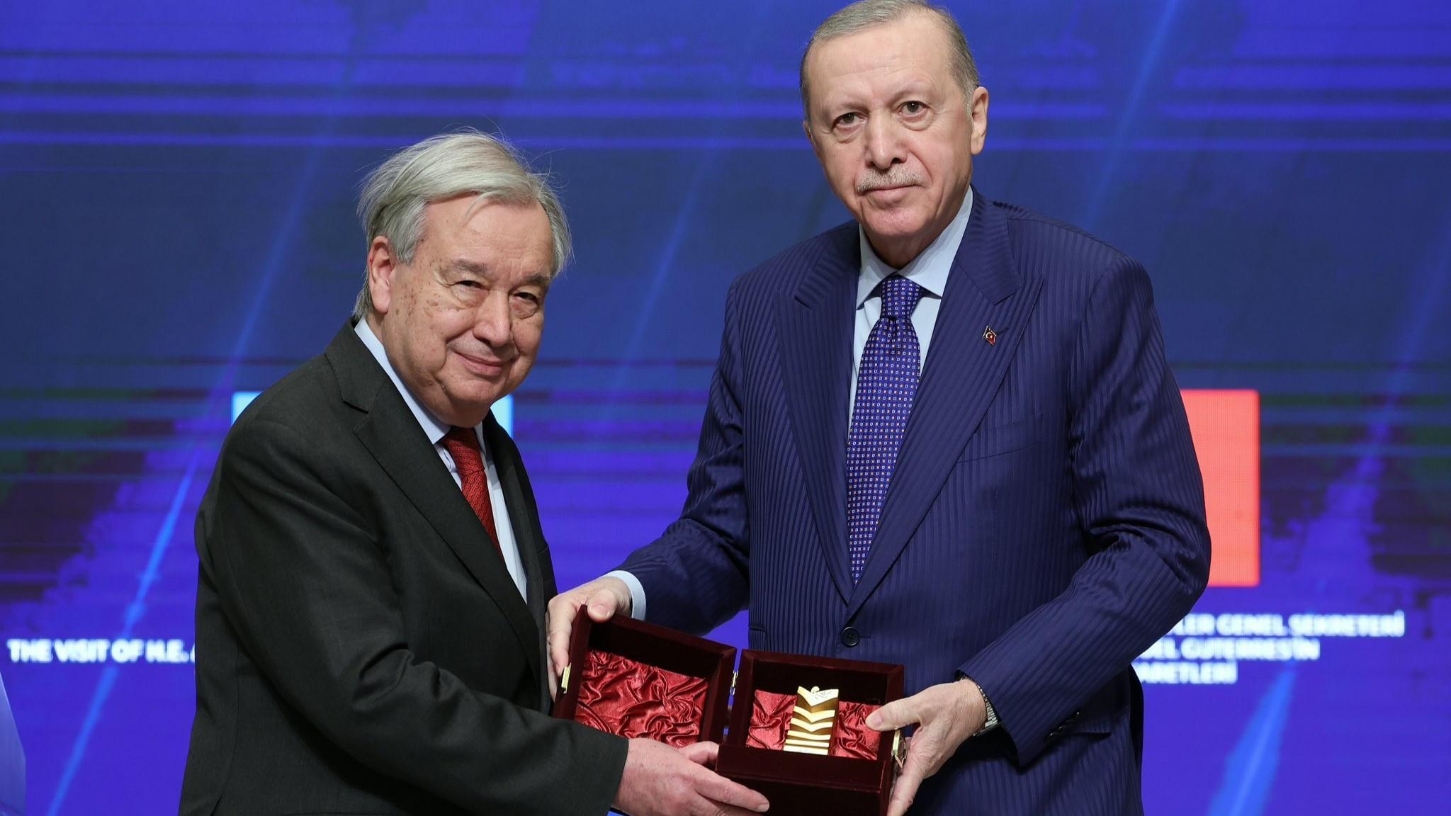 UN chief visits Türkiye, receives peace award