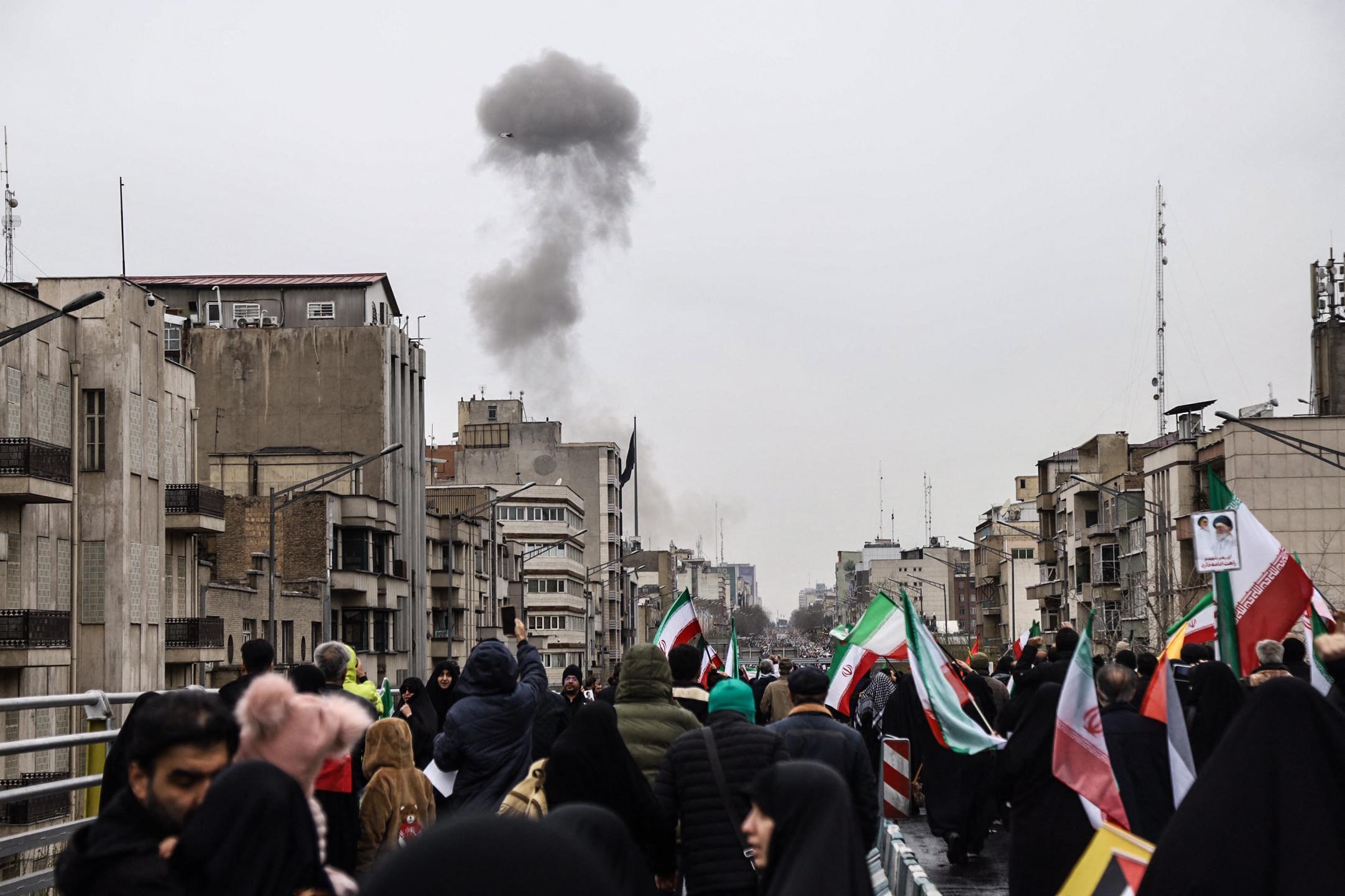 Iran, US threaten attacks on oil facilities as war rages on