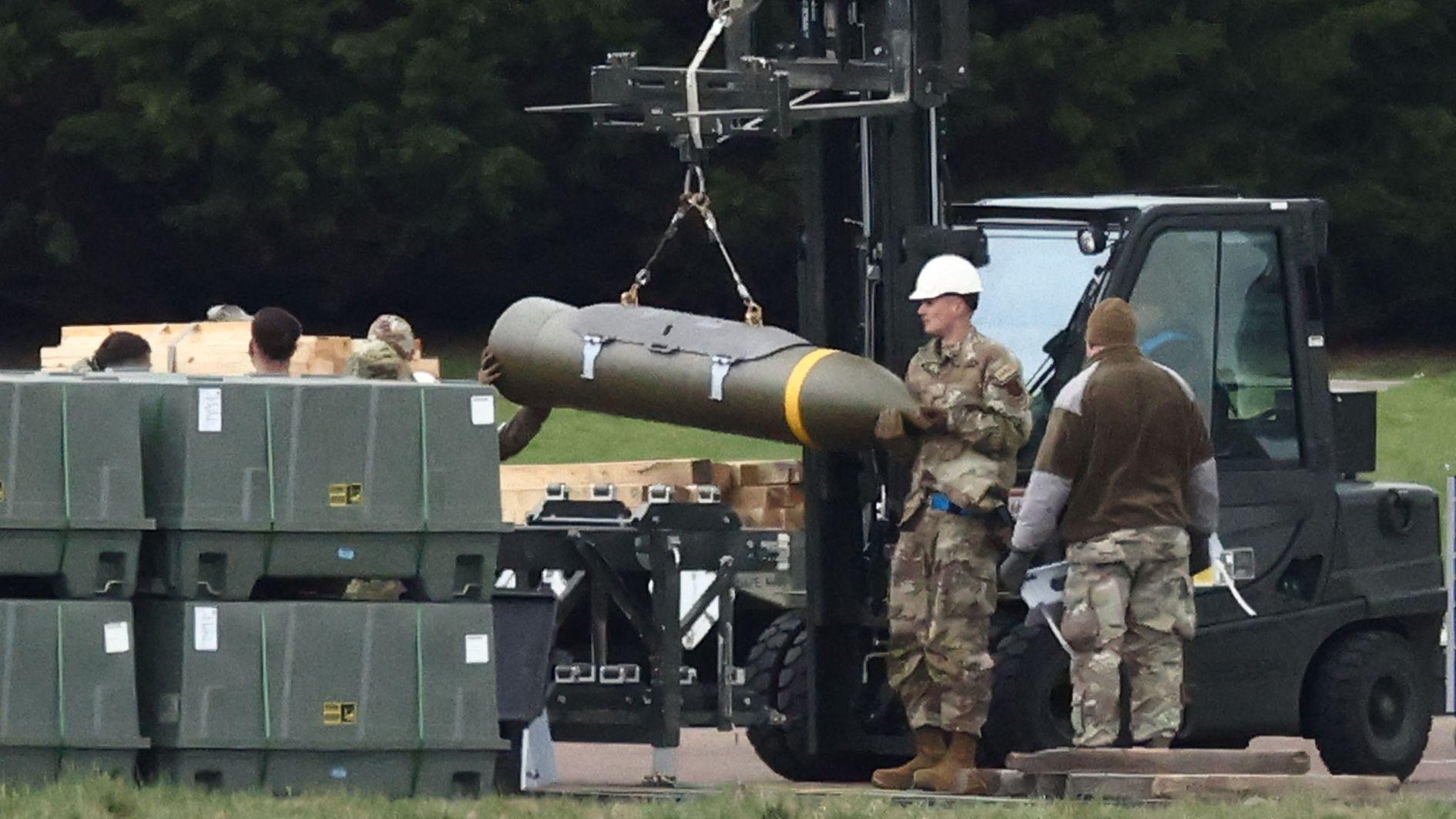 US regulator threatens broadcasters over war coverage