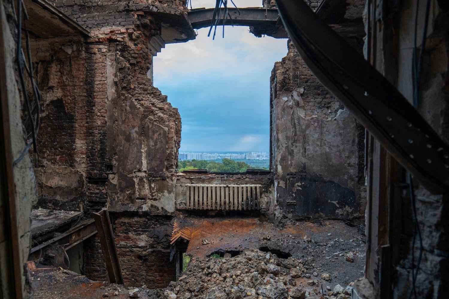 Blasts rock Kiev in rare daytime Russian attack