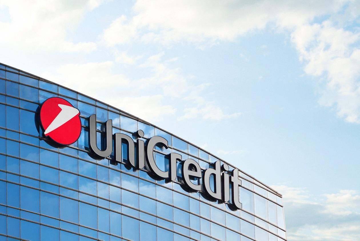 Italian UniCredit makes bid for Germany's Commerzbank