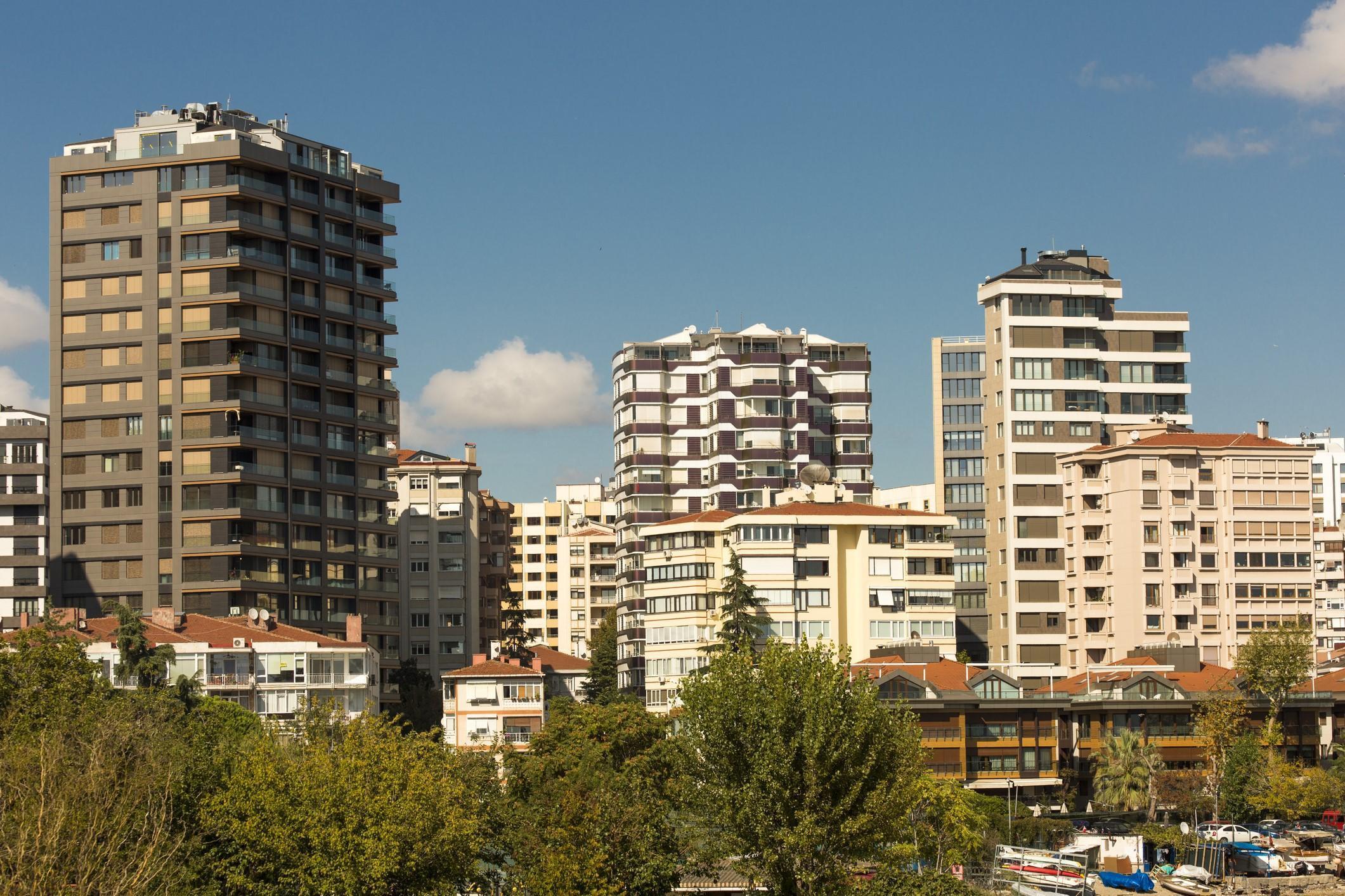 Home prices down 3.9 percent in real terms in February