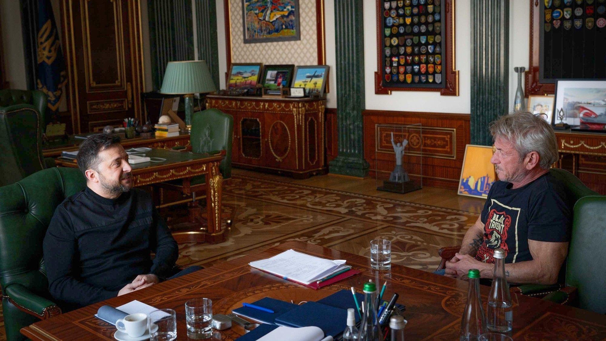 Sean Penn wins supporting actor Oscar, skips ceremony