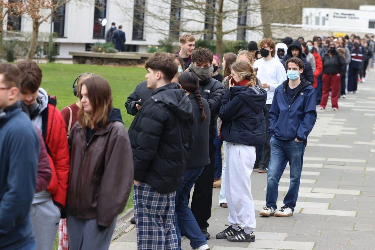 Number of suspected meningitis cases rises in UK outbreak