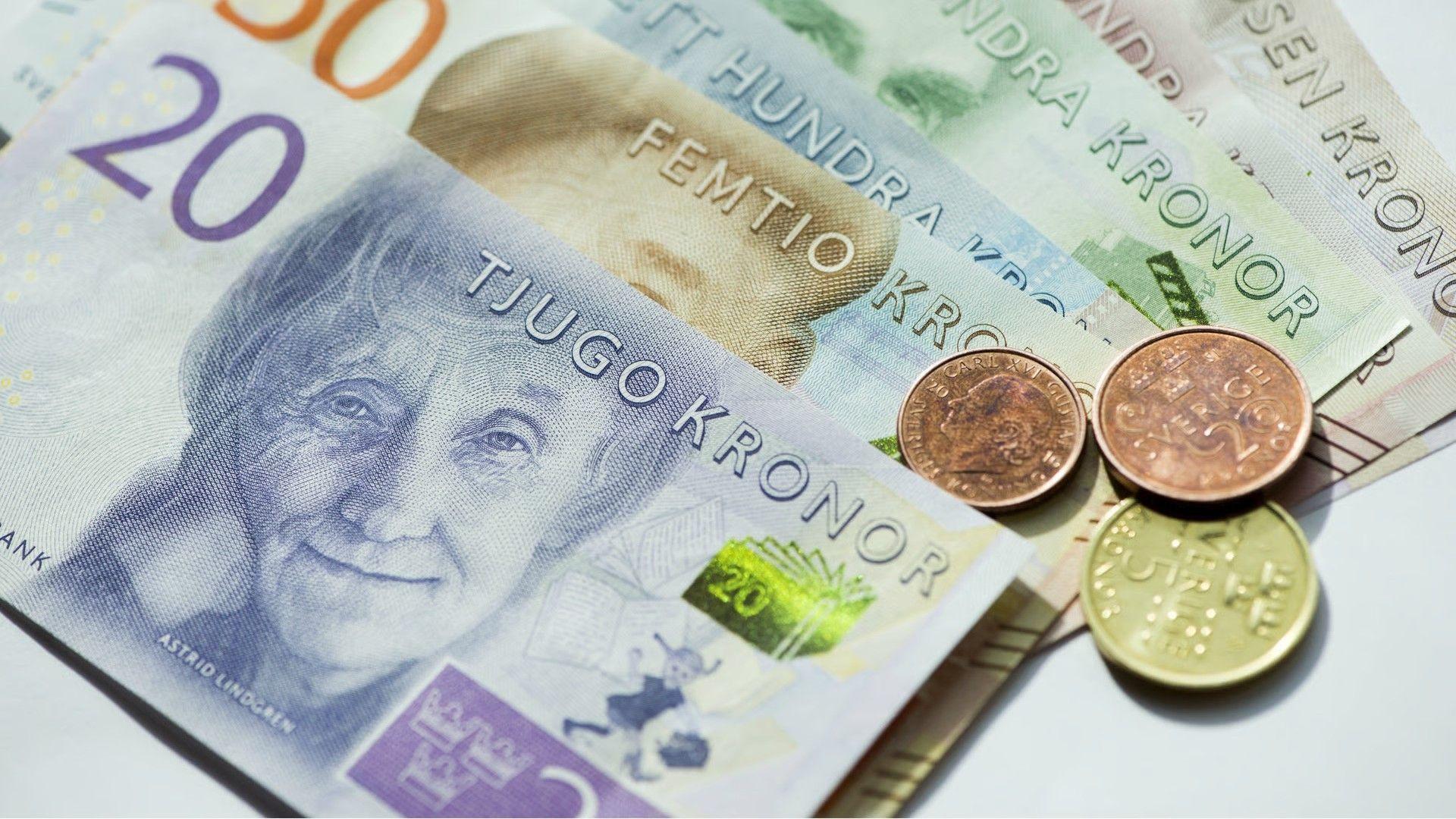 Cash-free Sweden backpedals on banknotes