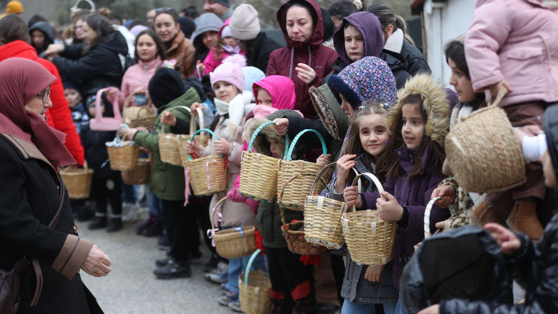 Türkiye marks Eid holiday with prayers, festivities amid travel rush