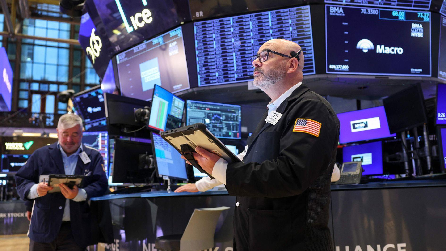 Crude tumbles, stocks rally on hopes for Iran war de-escalation