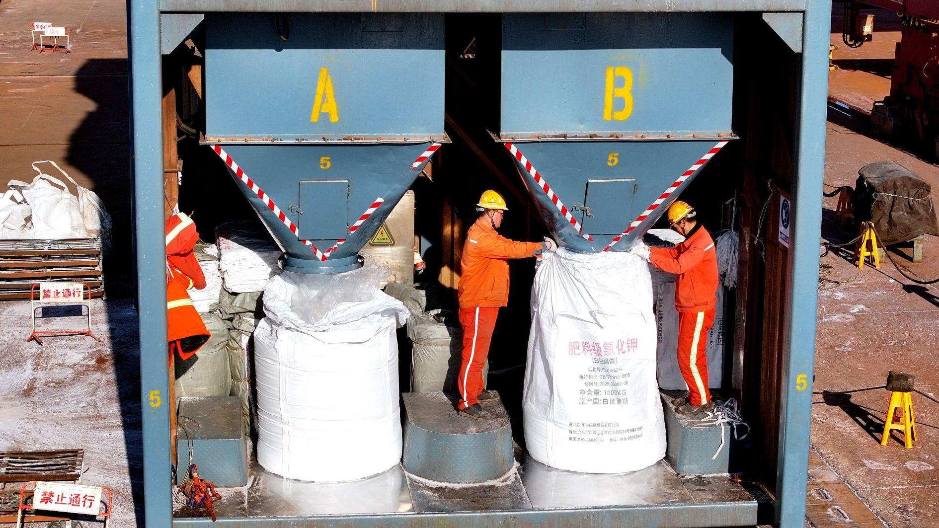 Top WTO official sounds fertilizer warning over war