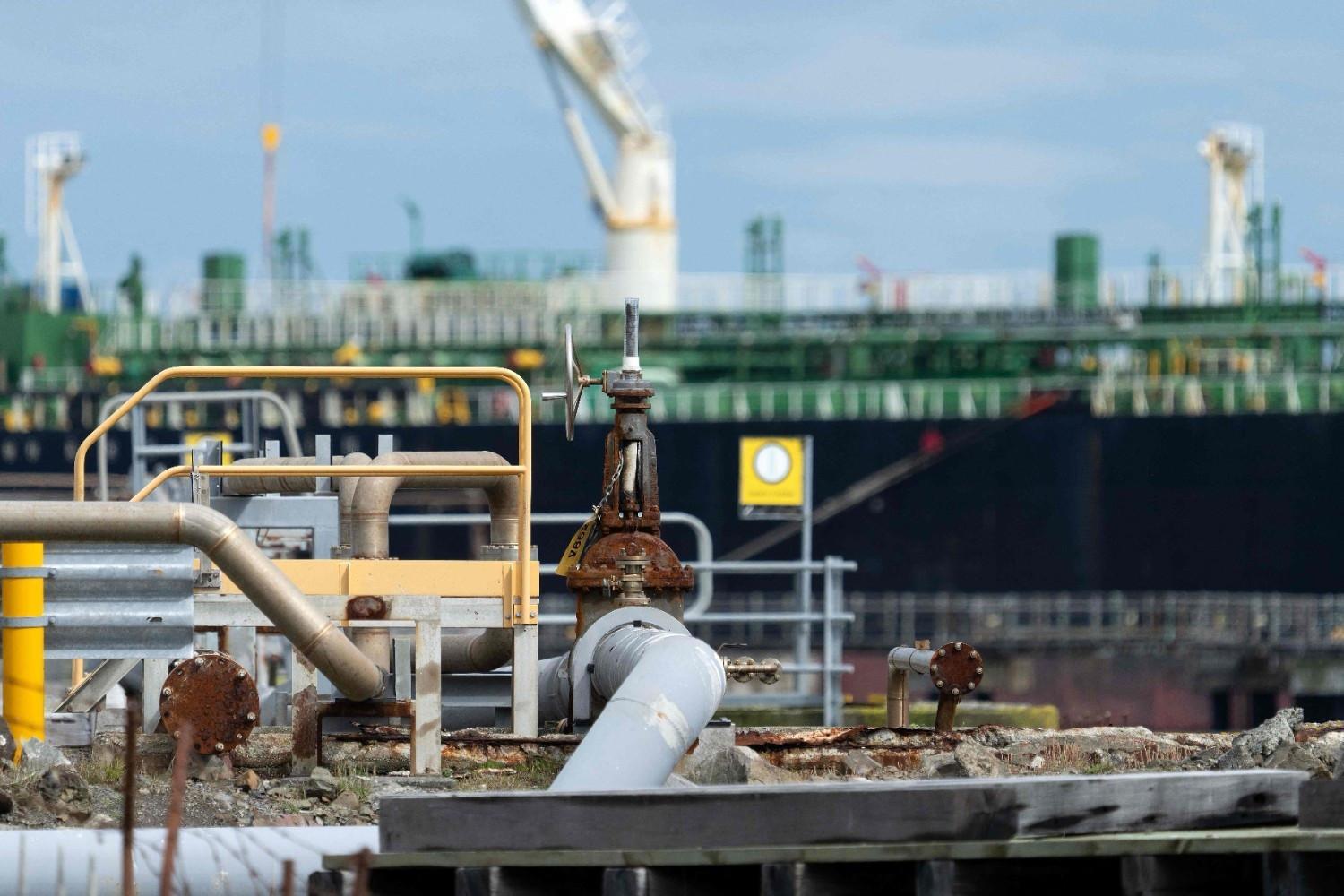 Oil drops as Trump pauses Iran strikes