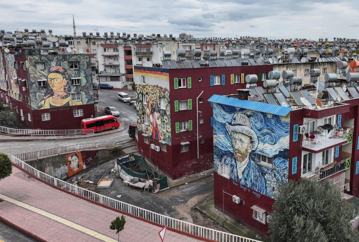Mersin turns aging buildings into canvas of world-famous masters