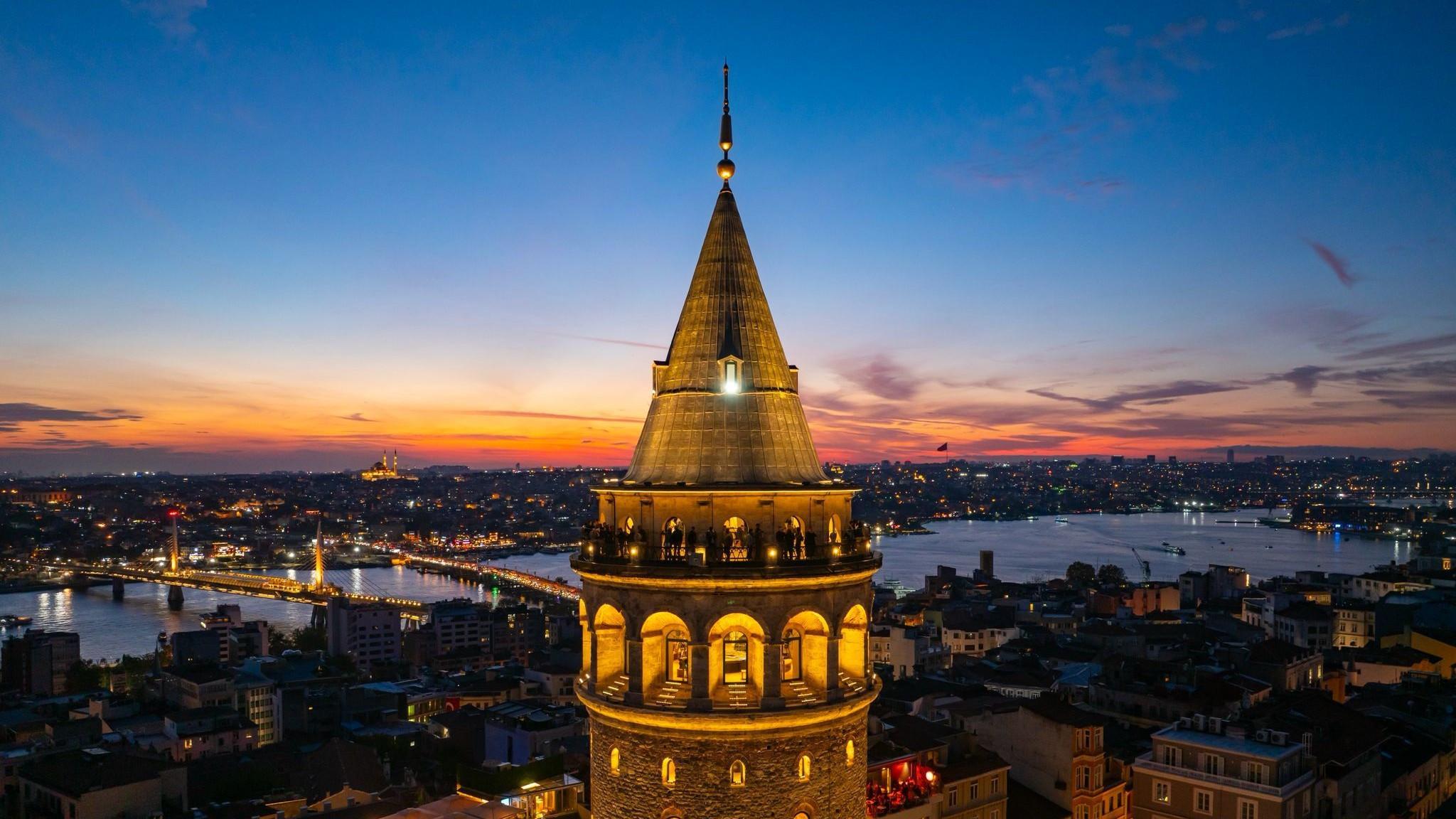 Court rules Galata Tower to remain under state foundations authority