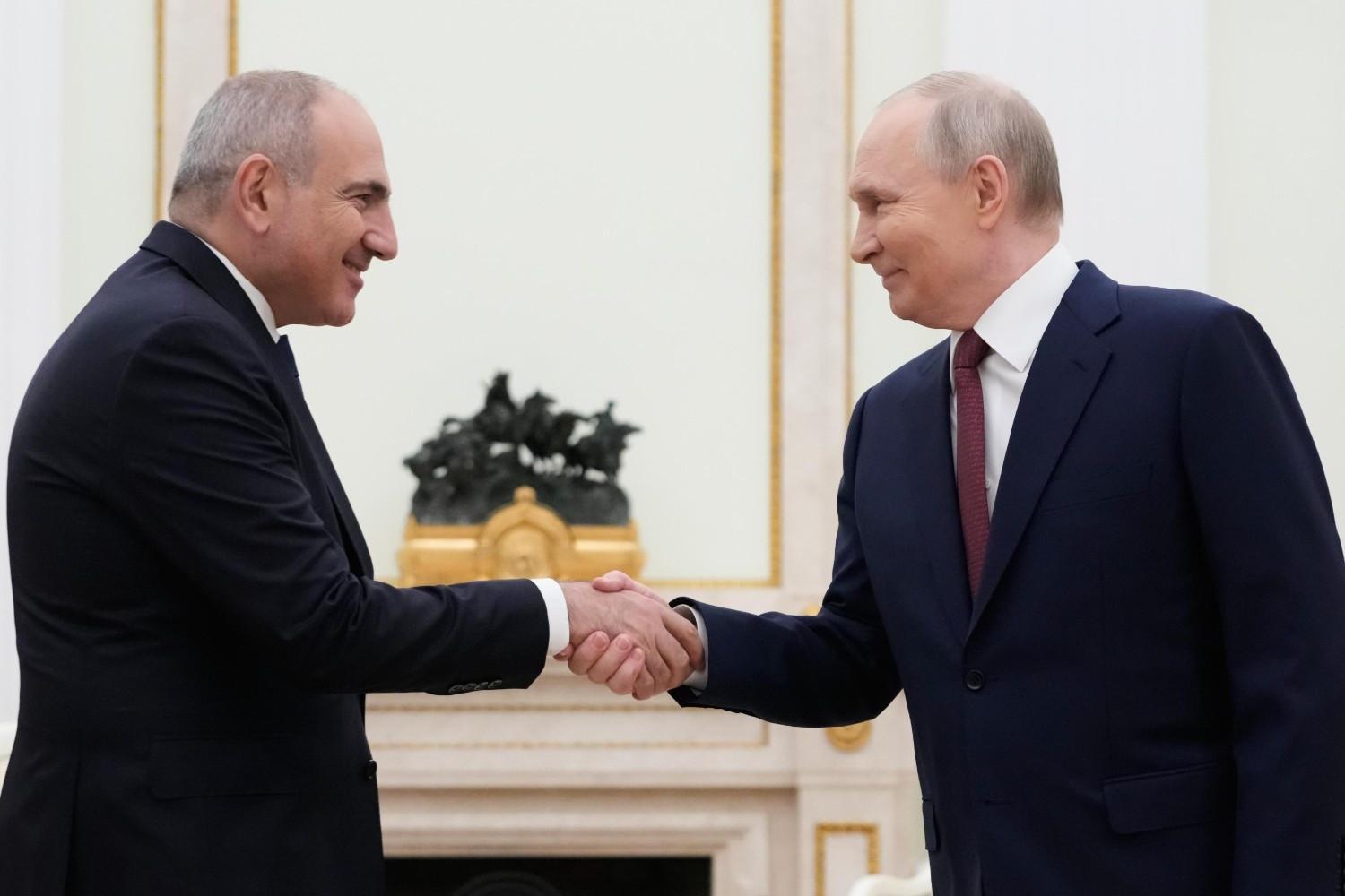Armenia cannot be in both EU and Russian customs bloc, Putin says