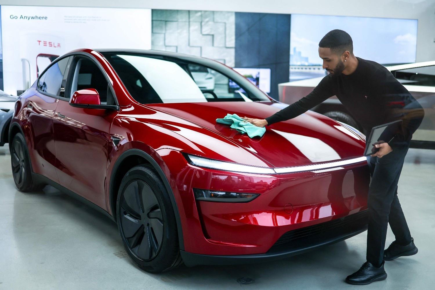 Tesla sales rise but still fall short of expectations