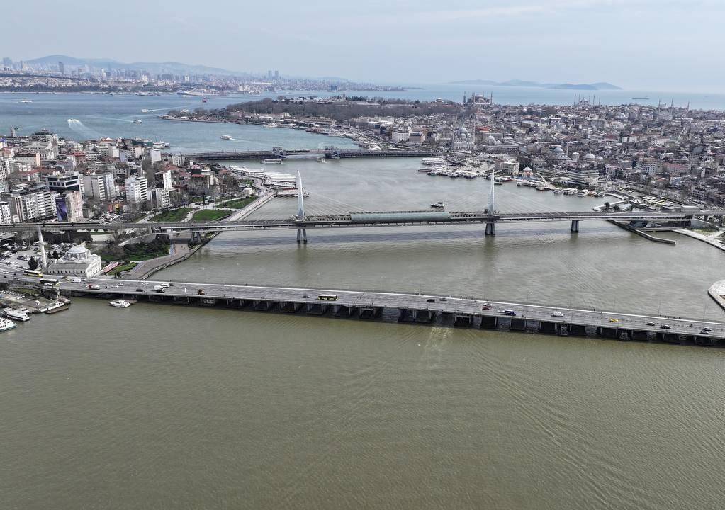 Pollution, blocked flow stain Istanbul’s Golden Horn