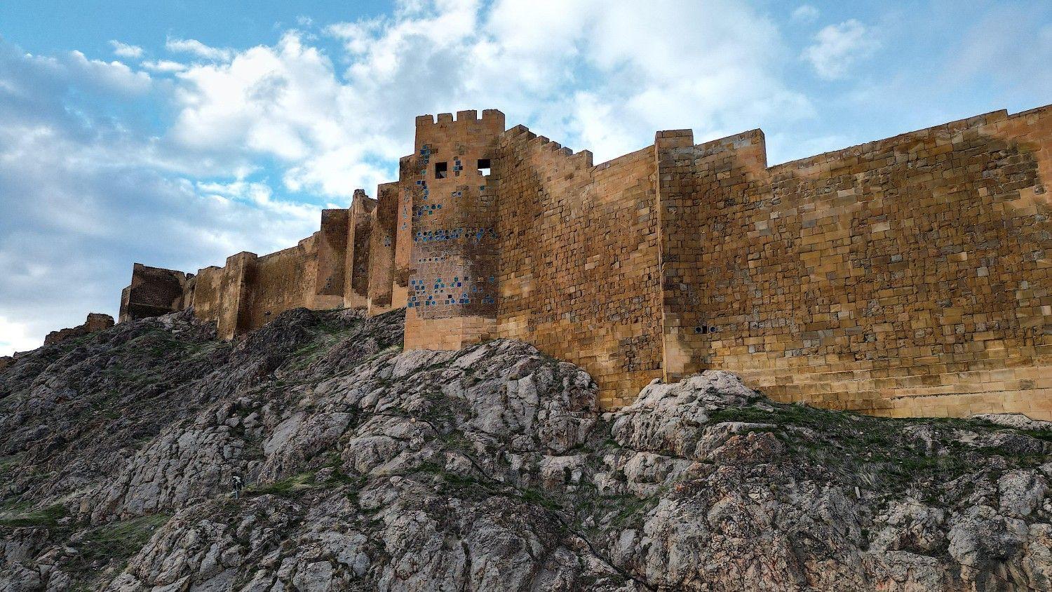 Historic Bayburt Castle to reveal secrets in new excavation