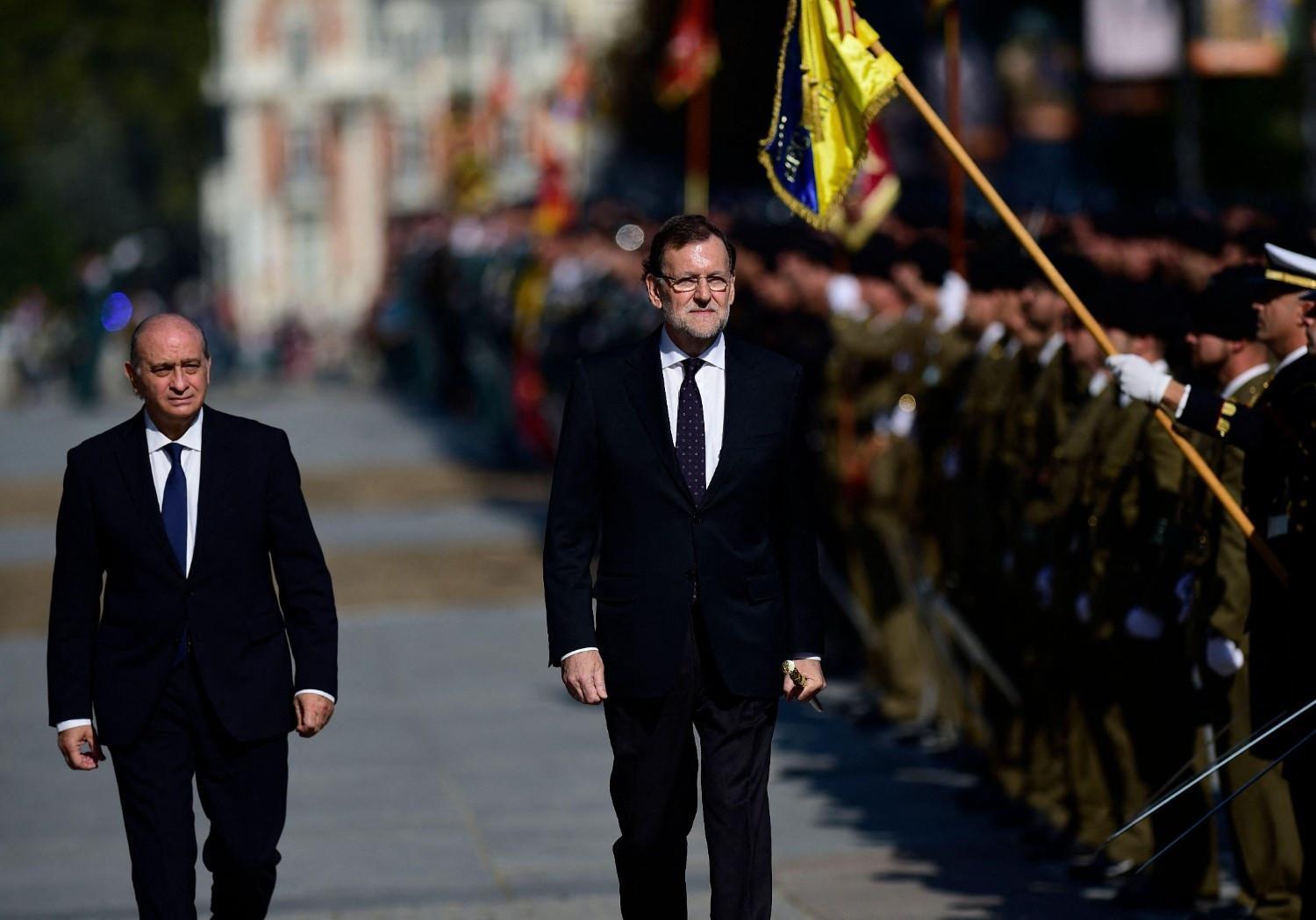 Spanish ex-minister on trial for spying to propect the party