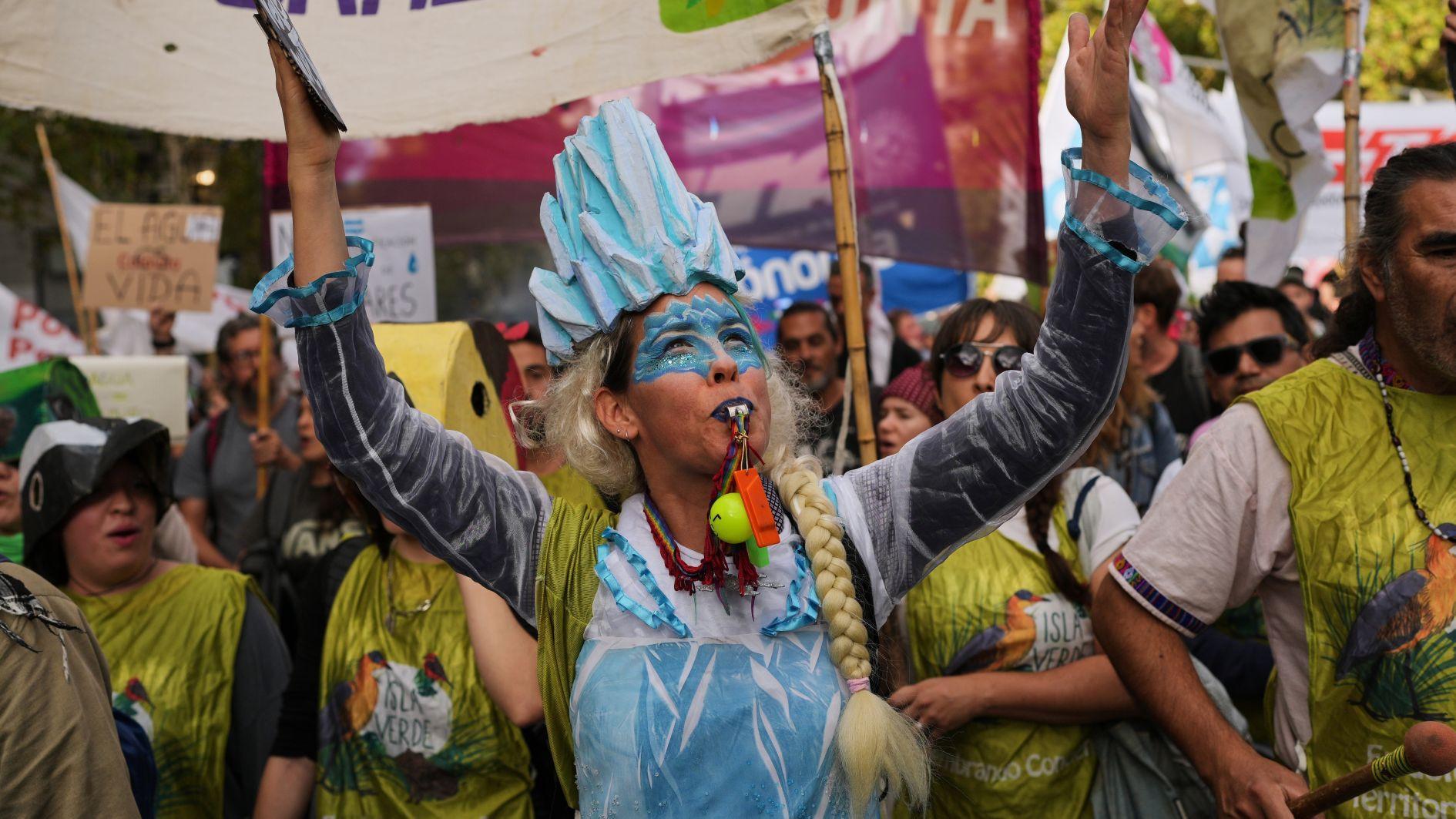 Argentine MPs approve bill to allow mining in glaciers