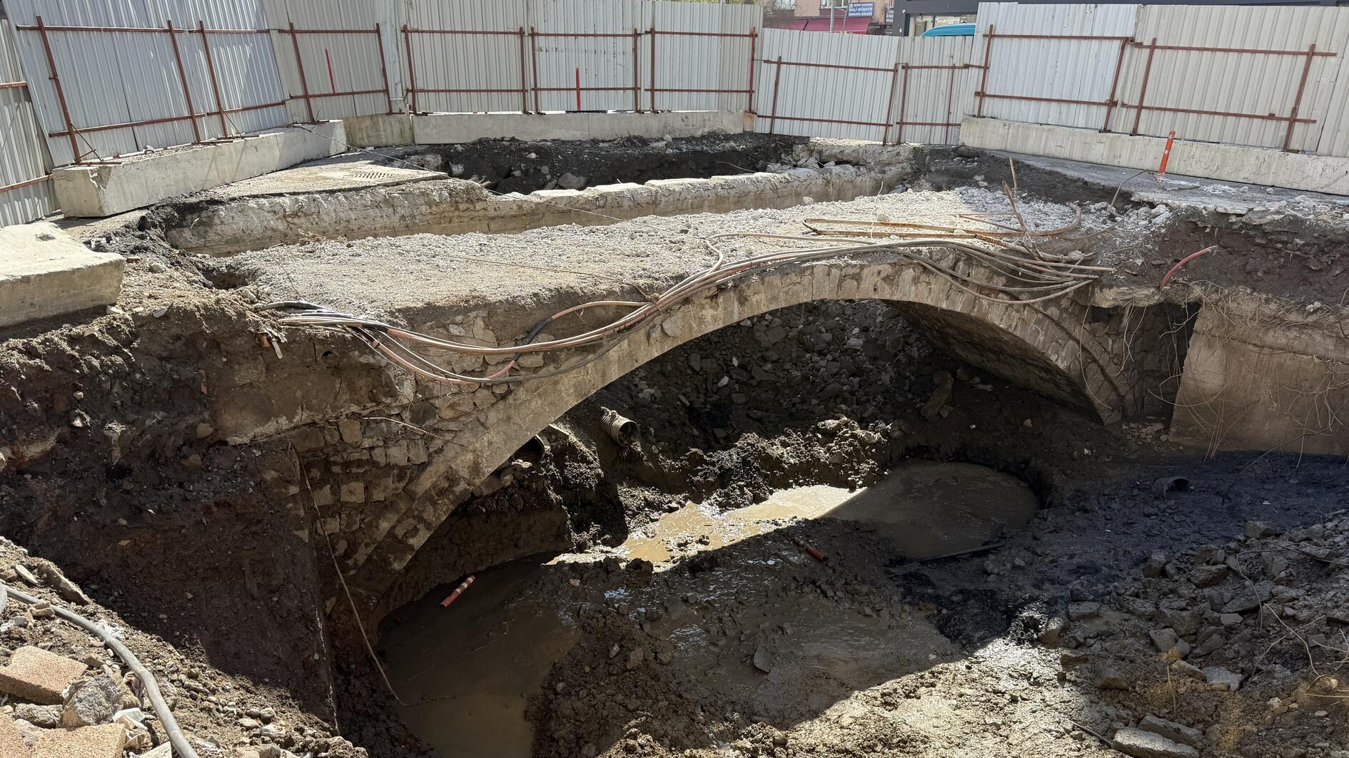 Historic arch bridge unearthed during roadworks in northern Türkiye
