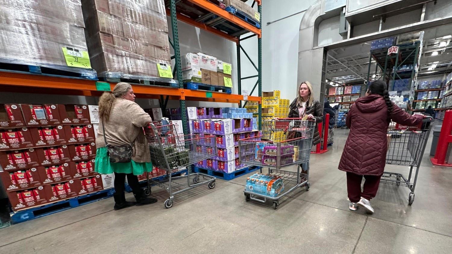 US consumer inflation rises 3.3 percent year-on-year